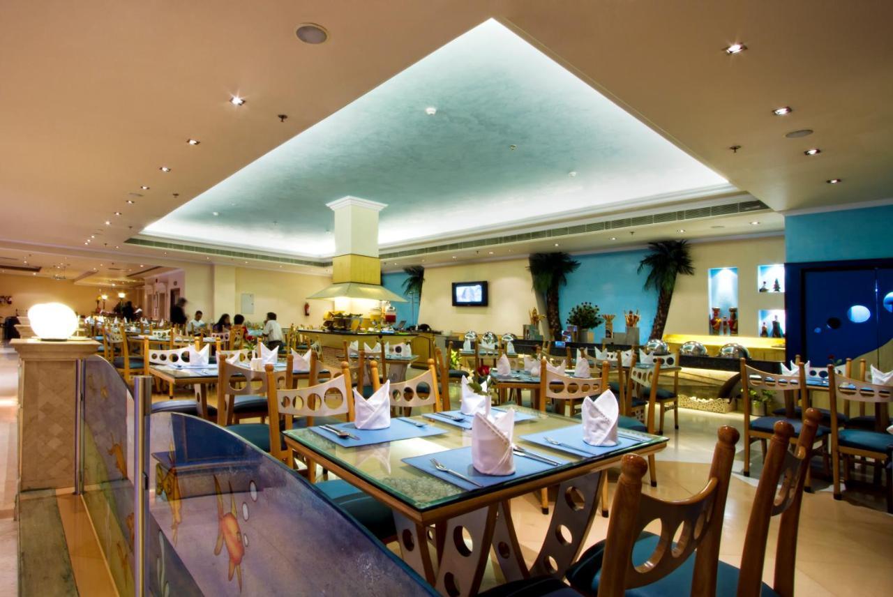 The Piccadily Hotel Lucknow Buitenkant foto
