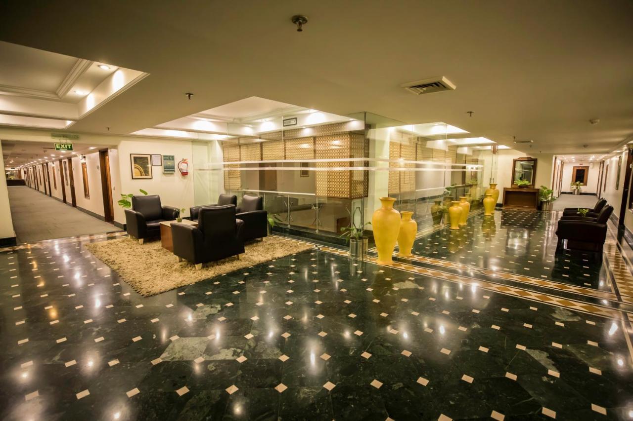 The Piccadily Hotel Lucknow Buitenkant foto
