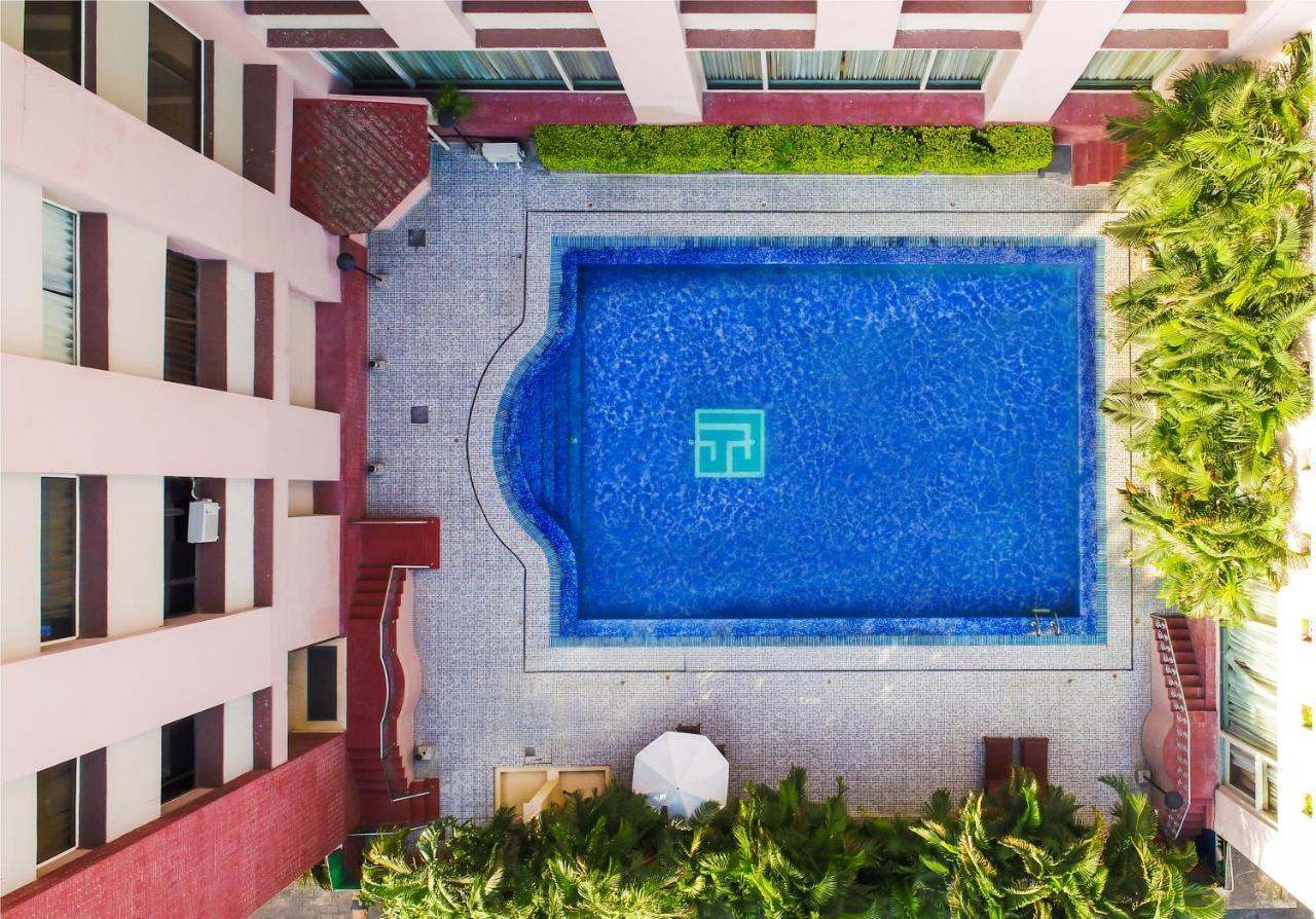 The Piccadily Hotel Lucknow Buitenkant foto
