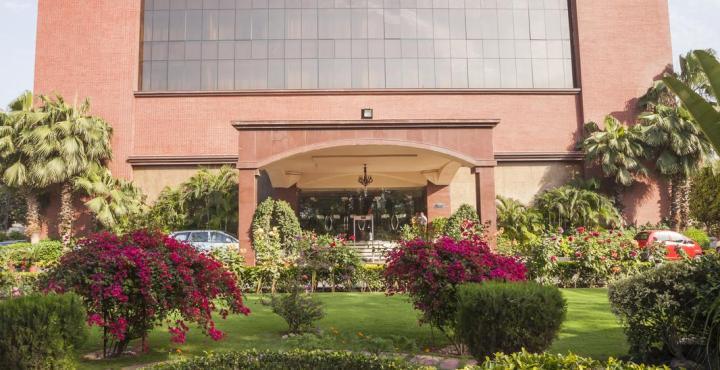 The Piccadily Hotel Lucknow Buitenkant foto